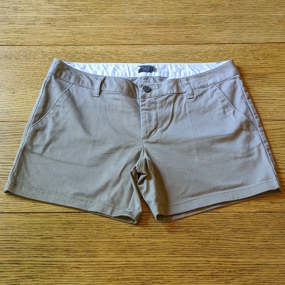 Volcom Frochickie 5 Sz 7 Khaki Shorts Chino
